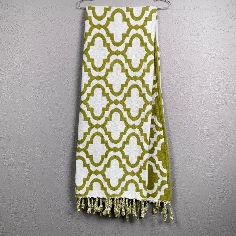 Noble Excellence Green & White Throw Blanket 50x70
